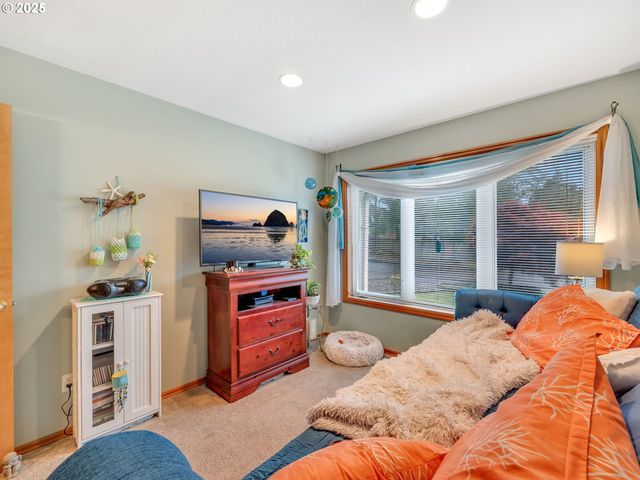 1295 JEFFREY Dr, Seaside, OR 97138