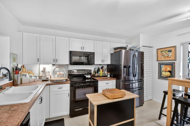 3329 Perimeter Drive, Greenacres, FL 33467