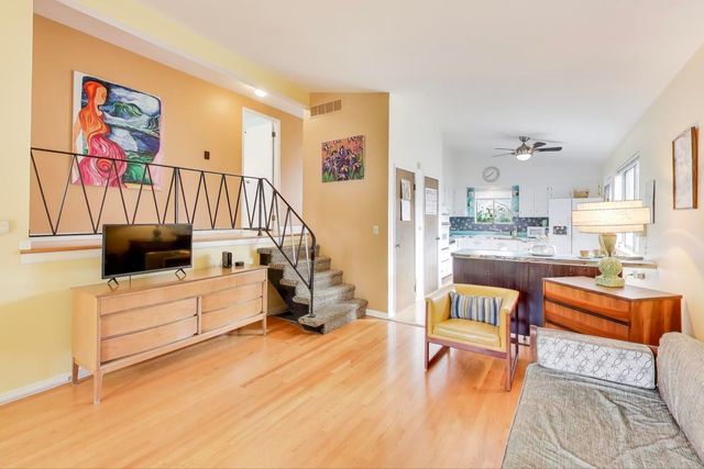 417 S Dryden Place, Arlington Heights, IL 60005