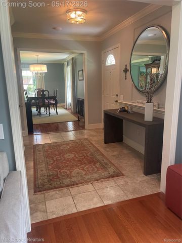 2004 Bootmaker Lane, Bloomfield Charter Township, MI 48304