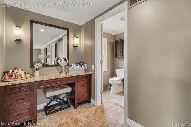 2004 Bootmaker Lane, Bloomfield Charter Township, MI 48304