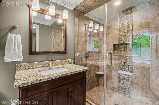 2004 Bootmaker Lane, Bloomfield Charter Township, MI 48304