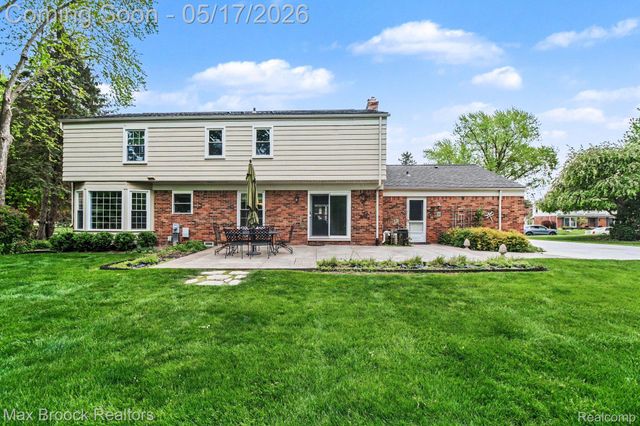 2004 Bootmaker Lane, Bloomfield Charter Township, MI 48304