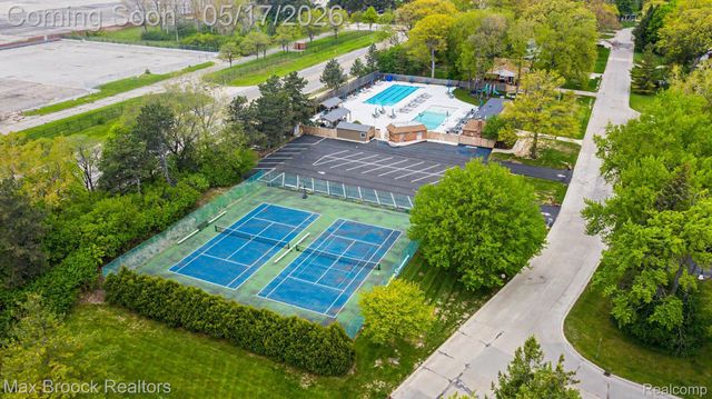 2004 Bootmaker Lane, Bloomfield Charter Township, MI 48304