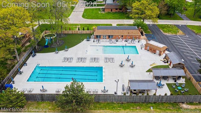 2004 Bootmaker Lane, Bloomfield Charter Township, MI 48304