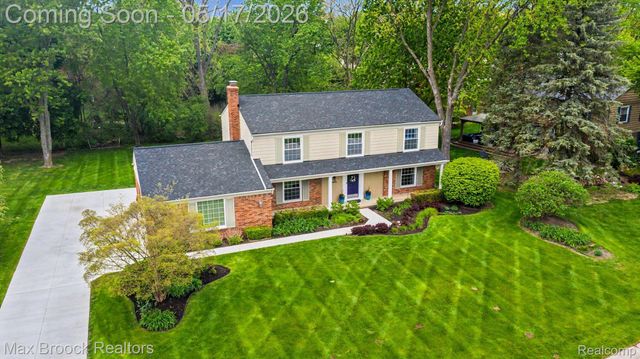 2004 Bootmaker Lane, Bloomfield Charter Township, MI 48304