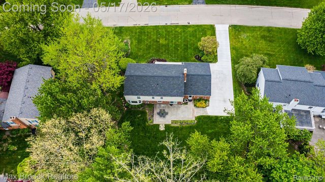 2004 Bootmaker Lane, Bloomfield Charter Township, MI 48304