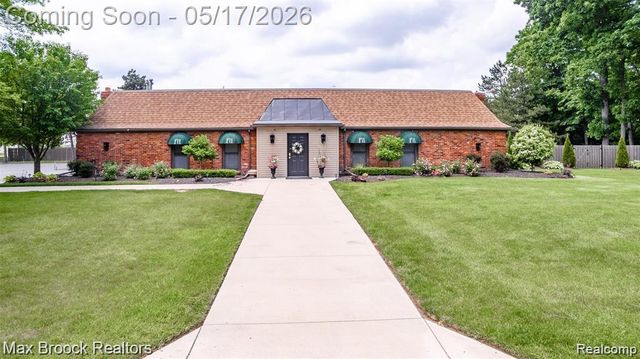 2004 Bootmaker Lane, Bloomfield Charter Township, MI 48304
