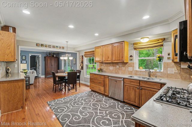 2004 Bootmaker Lane, Bloomfield Charter Township, MI 48304