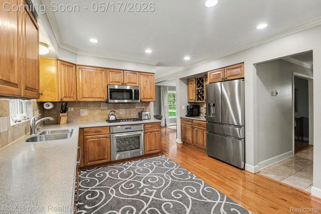 2004 Bootmaker Lane, Bloomfield Charter Township, MI 48304