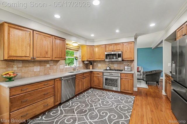 2004 Bootmaker Lane, Bloomfield Charter Township, MI 48304