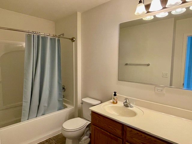 2009 Mayfair Drive, Island Lake, IL 60042