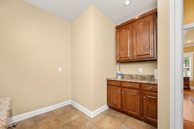 60 Windwood Dr, Fayetteville, TN 37334