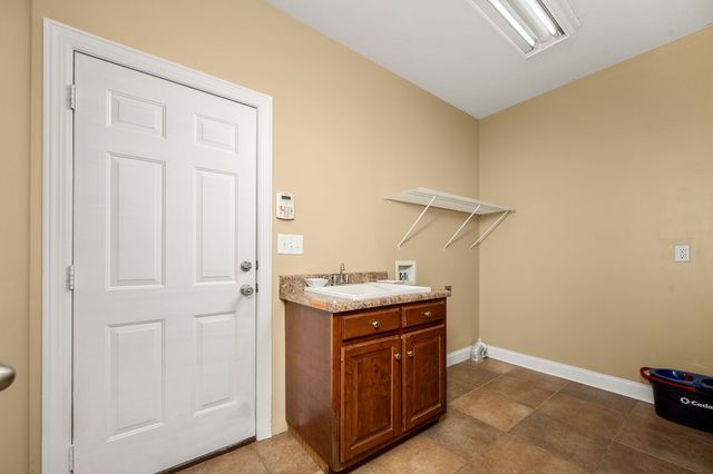 60 Windwood Dr, Fayetteville, TN 37334