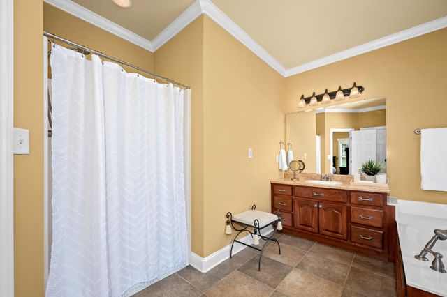 60 Windwood Dr, Fayetteville, TN 37334