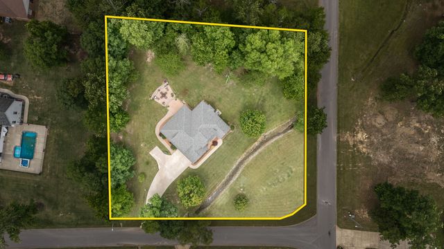 60 Windwood Dr, Fayetteville, TN 37334