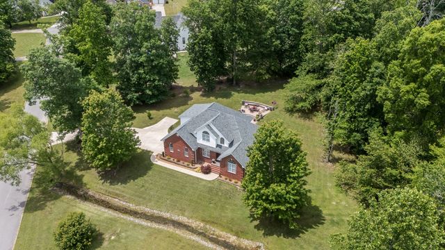60 Windwood Dr, Fayetteville, TN 37334
