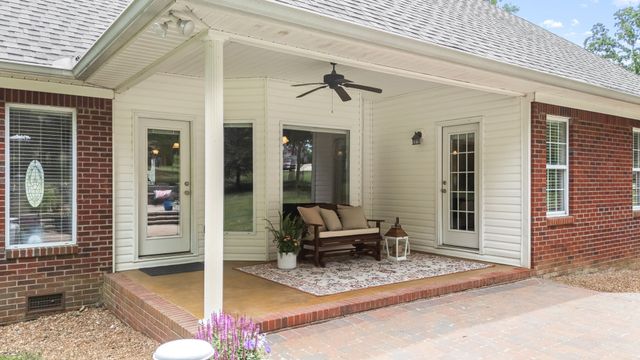 60 Windwood Dr, Fayetteville, TN 37334