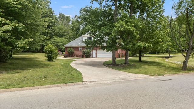 60 Windwood Dr, Fayetteville, TN 37334