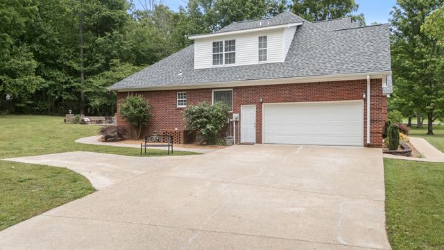 60 Windwood Dr, Fayetteville, TN 37334