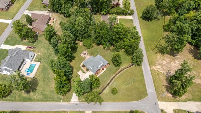 60 Windwood Dr, Fayetteville, TN 37334