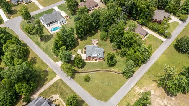 60 Windwood Dr, Fayetteville, TN 37334