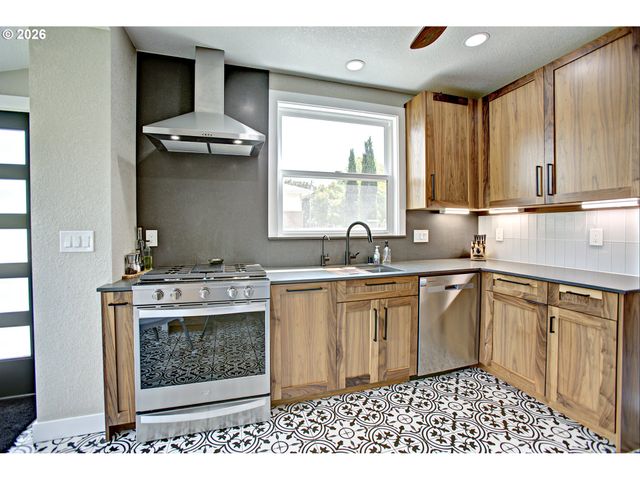 500 W MCLOUGHLIN Blvd, Vancouver, WA 98660