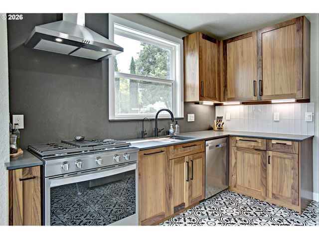 500 W MCLOUGHLIN Blvd, Vancouver, WA 98660