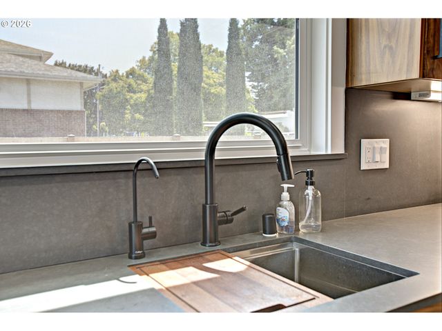 500 W MCLOUGHLIN Blvd, Vancouver, WA 98660