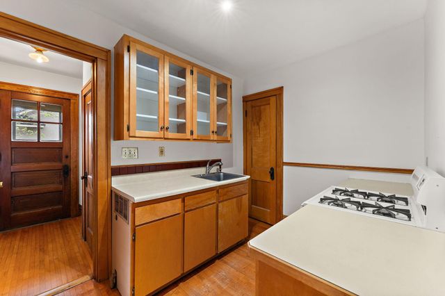 2017 Laurel Avenue, Saint Paul, MN 55104