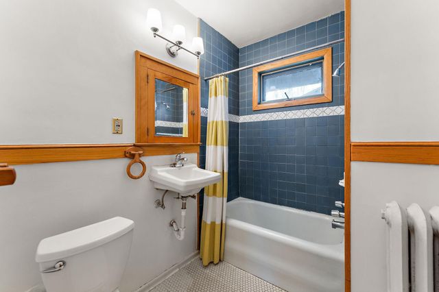 2017 Laurel Avenue, Saint Paul, MN 55104