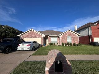 6721 Smallwood Drive, Arlington, TX 76001