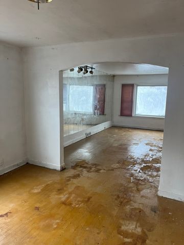 8751 S Blackstone Avenue, Chicago, IL 60619