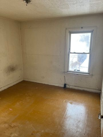 8751 S Blackstone Avenue, Chicago, IL 60619