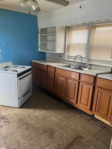 8751 S Blackstone Avenue, Chicago, IL 60619