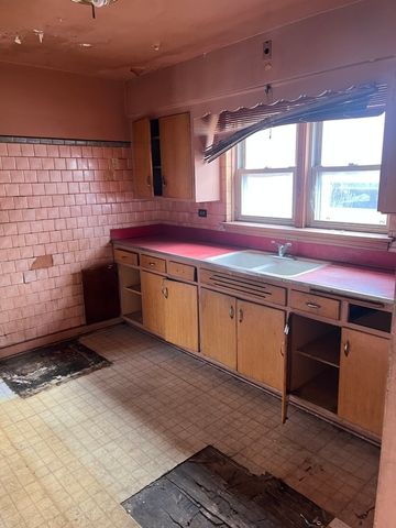 8751 S Blackstone Avenue, Chicago, IL 60619