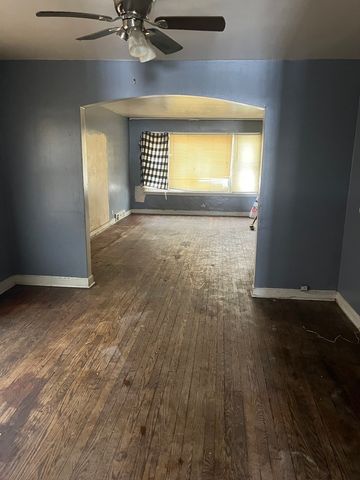 8751 S Blackstone Avenue, Chicago, IL 60619