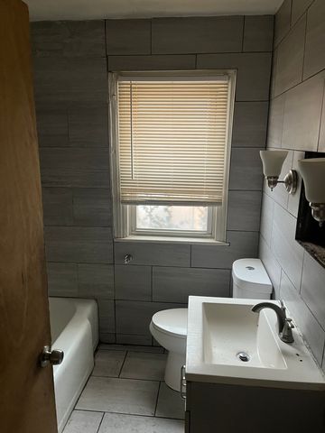 8751 S Blackstone Avenue, Chicago, IL 60619