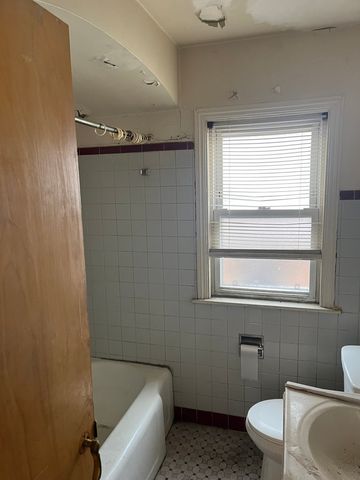 8751 S Blackstone Avenue, Chicago, IL 60619