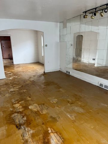 8751 S Blackstone Avenue, Chicago, IL 60619