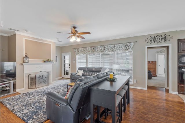 8525 Castle Creek Road, North Richland Hills, TX 76182