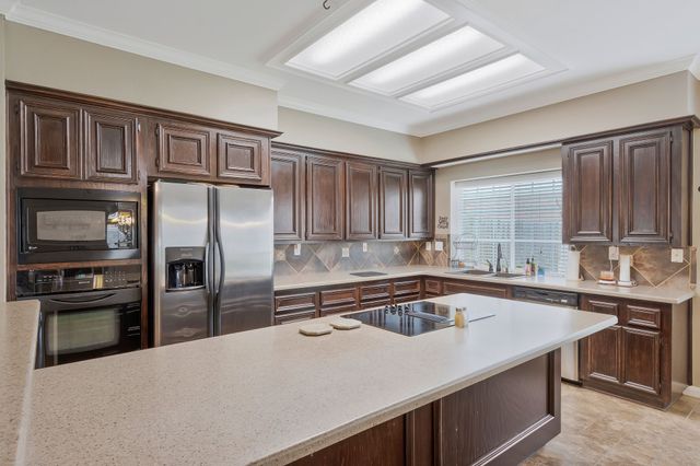 8525 Castle Creek Road, North Richland Hills, TX 76182