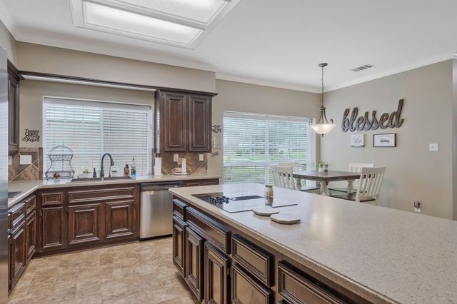 8525 Castle Creek Road, North Richland Hills, TX 76182