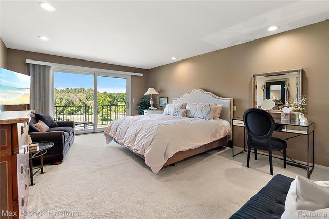 1954 Pine Ridge Court, Bloomfield Charter Township, MI 48302