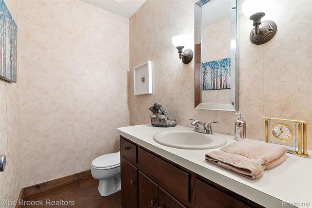 1954 Pine Ridge Court, Bloomfield Charter Township, MI 48302