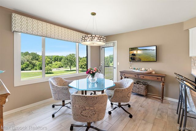1954 Pine Ridge Court, Bloomfield Charter Township, MI 48302