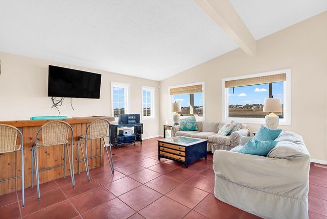 664 S Dogwood Dr., Garden City Beach, SC 29576