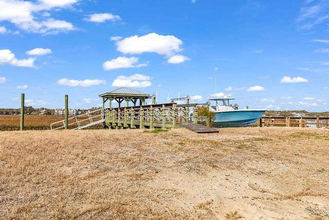 664 S Dogwood Dr., Garden City Beach, SC 29576