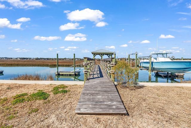 664 S Dogwood Dr., Garden City Beach, SC 29576