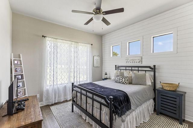 111 Craigen RD, Liberty Hill, TX 78642